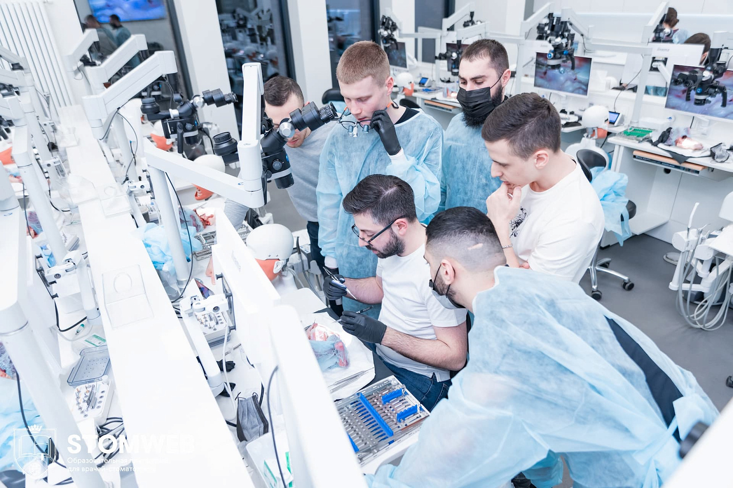 Оразова Лейли Юсуповна прошла курс по имплантологии и мягкотканной аугментации