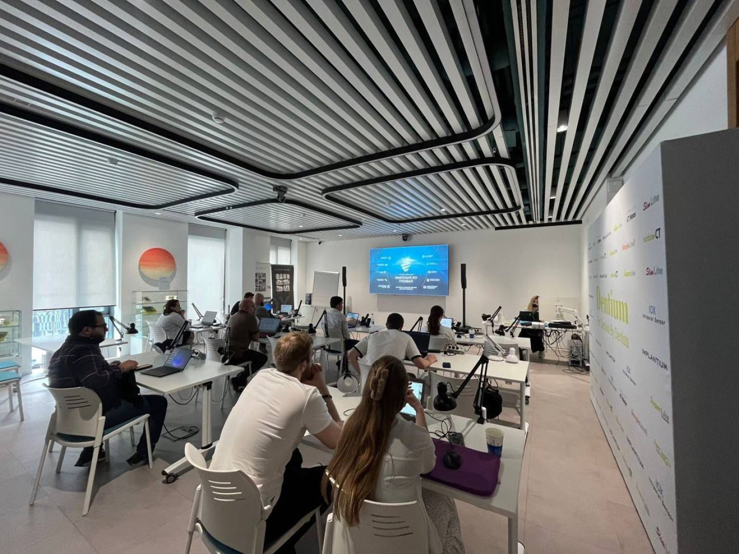 Пленарные заседания на конференции