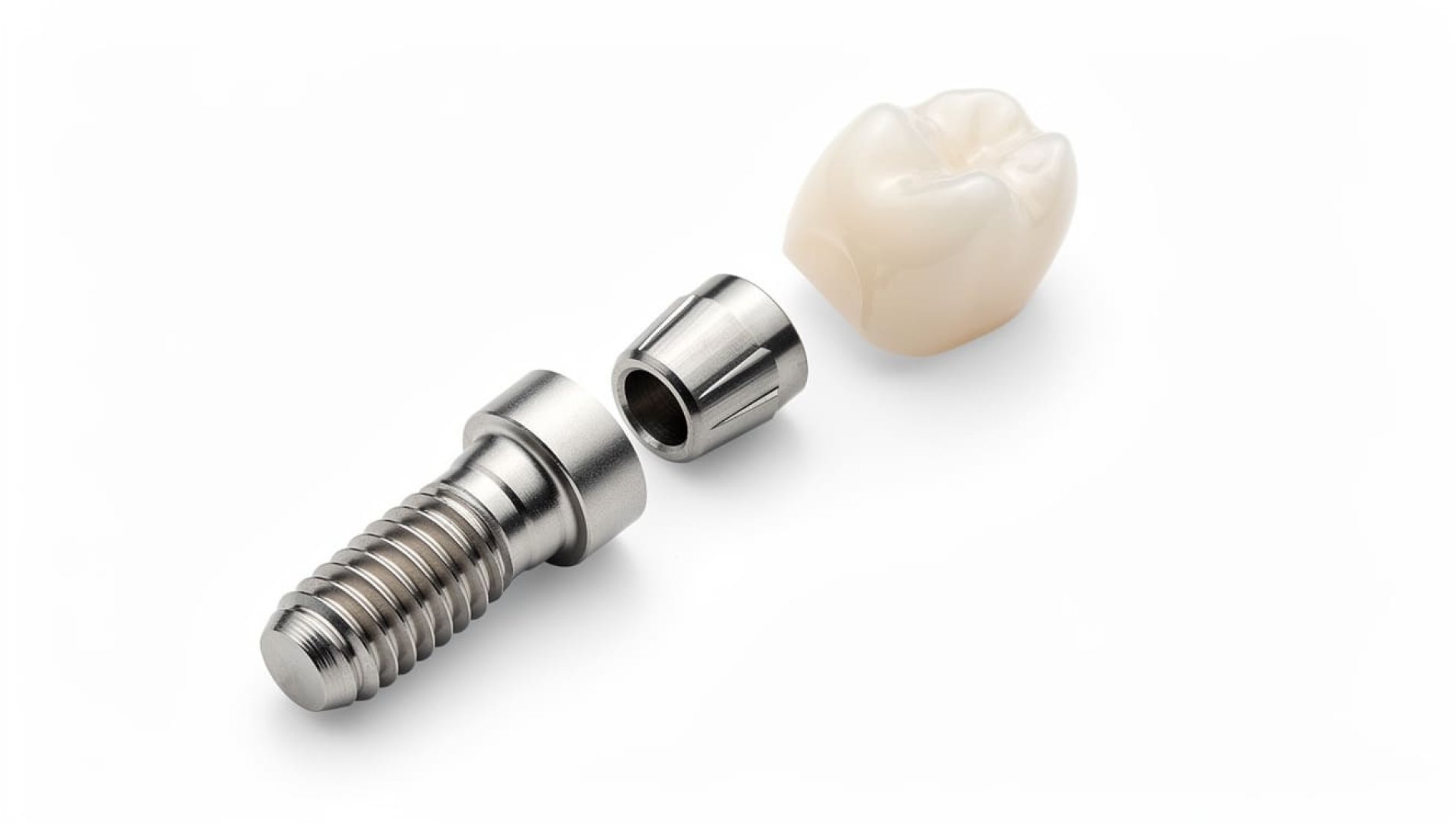 Как выглядит  циркониевая коронка на импланте